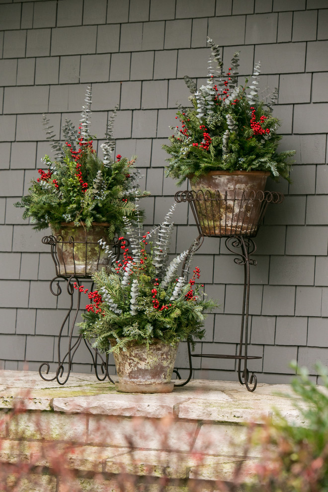 Idée de décoration pour un jardin en pots avant tradition de taille moyenne et l'hiver avec une exposition partiellement ombragée et des pavés en pierre naturelle.