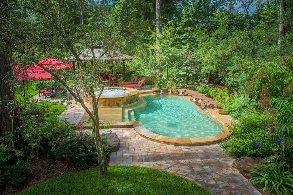Photo of a traditional back garden in Houston.