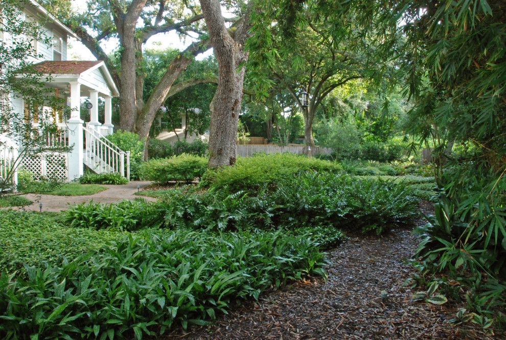 Источник вдохновения для домашнего уюта: участок и сад среднего размера в классическом стиле