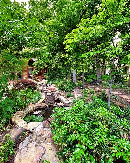 Foto di un privacy in giardino stile rurale in ombra di medie dimensioni e dietro casa in estate con pavimentazioni in pietra naturale