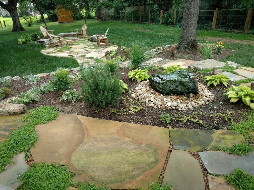 Inspiration pour un jardin à la française arrière chalet de taille moyenne et l'été avec un foyer extérieur, une exposition ensoleillée et des pavés en pierre naturelle.