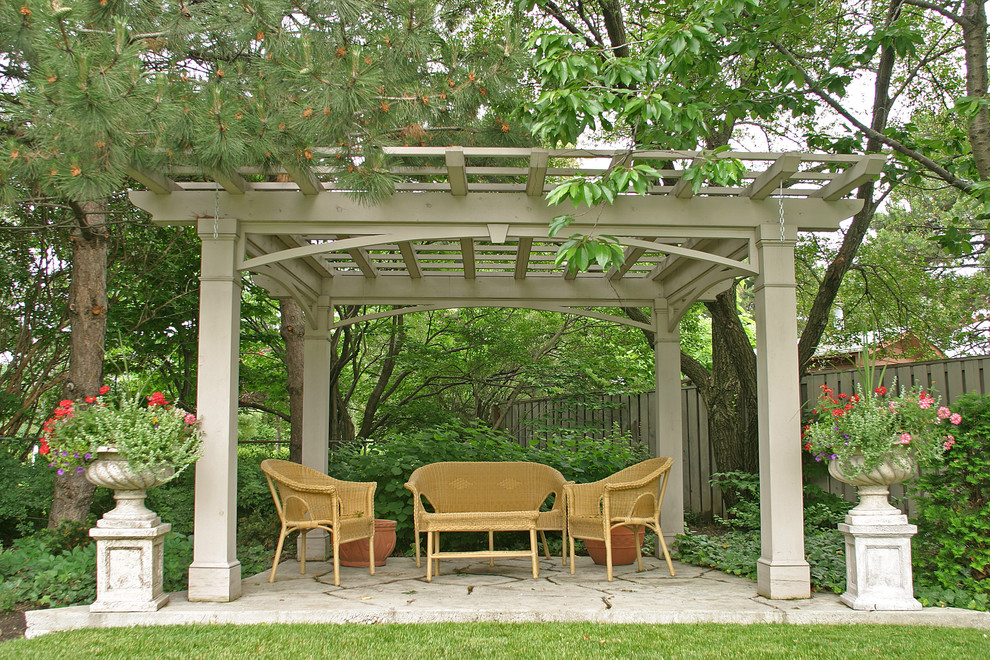 Ispirazione per un piccolo patio o portico stile americano