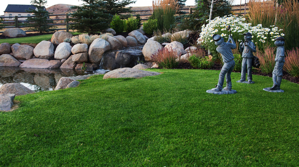 Photo of a traditional landscaping in Salt Lake City.