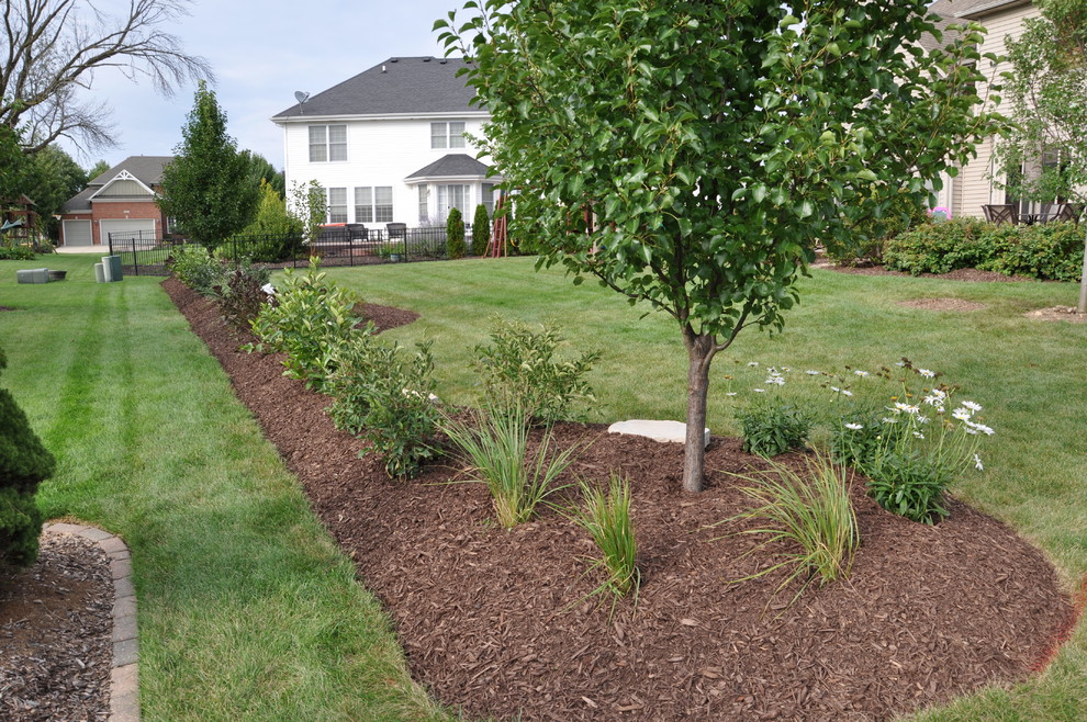 Yorkville Landscaping Berm Traditional Landscape Chicago by