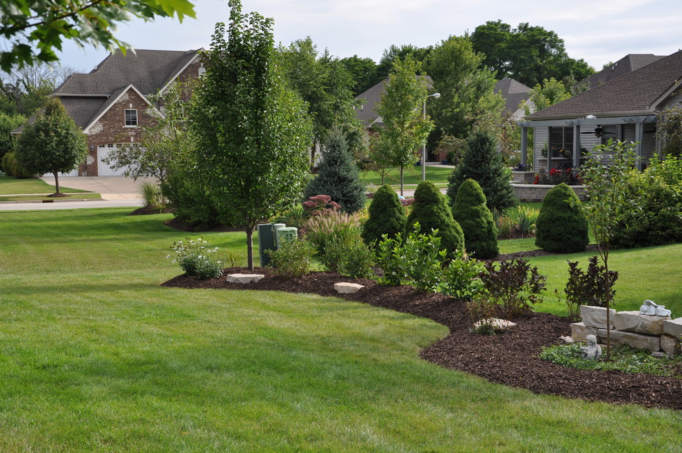 Yorkville - Landscaping Berm - Traditional - Landscape - Chicago - by