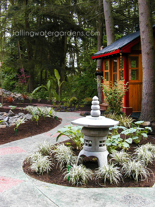 Ispirazione per un ampio giardino formale etnico esposto a mezz'ombra dietro casa con fontane e pavimentazioni in pietra naturale