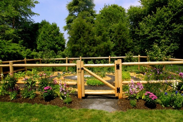 Idée de décoration pour un jardin potager arrière design de taille moyenne et l'été avec une exposition ensoleillée.