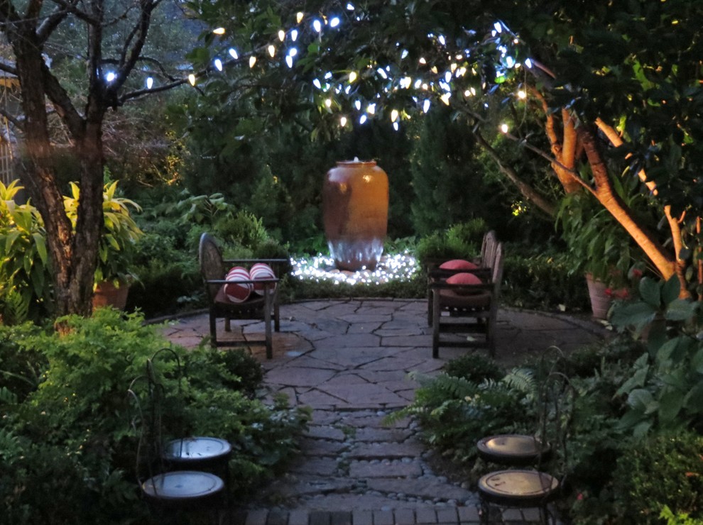 Design ideas for a traditional landscaping in Houston.