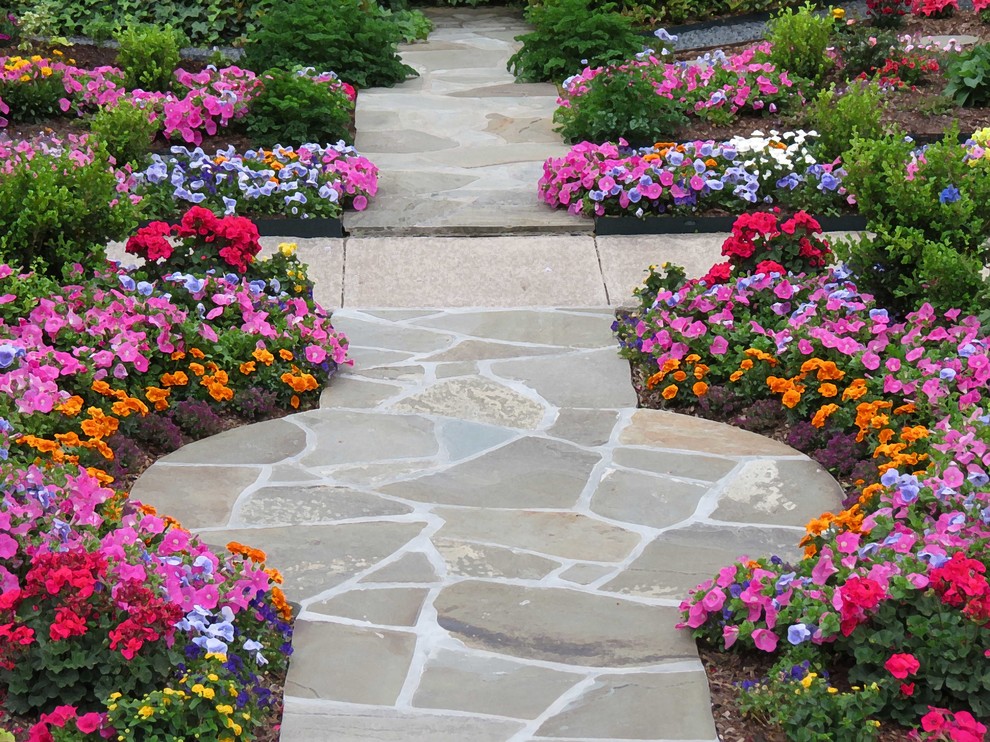 Inspiration for a traditional landscaping in Houston.