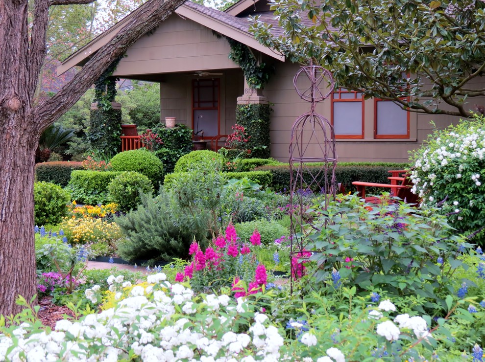 Design ideas for a craftsman landscaping in Houston.