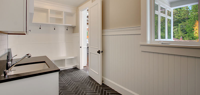 Laundry room - traditional laundry room idea in Seattle