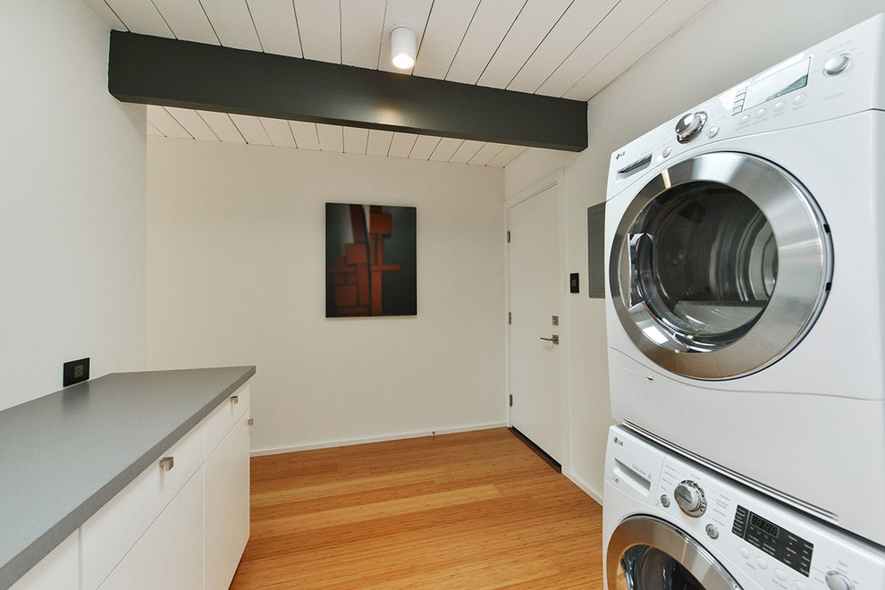 This is an example of a midcentury utility room in San Francisco.