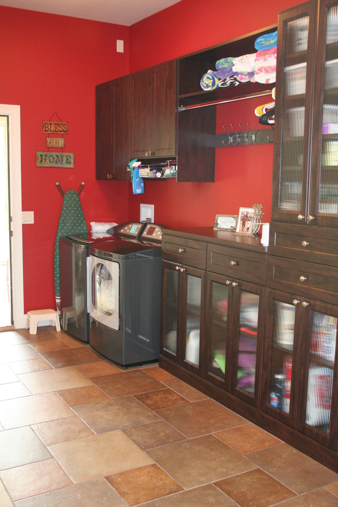 2 Mackenzie Traditional Laundry Room Chicago by Trunk Bay