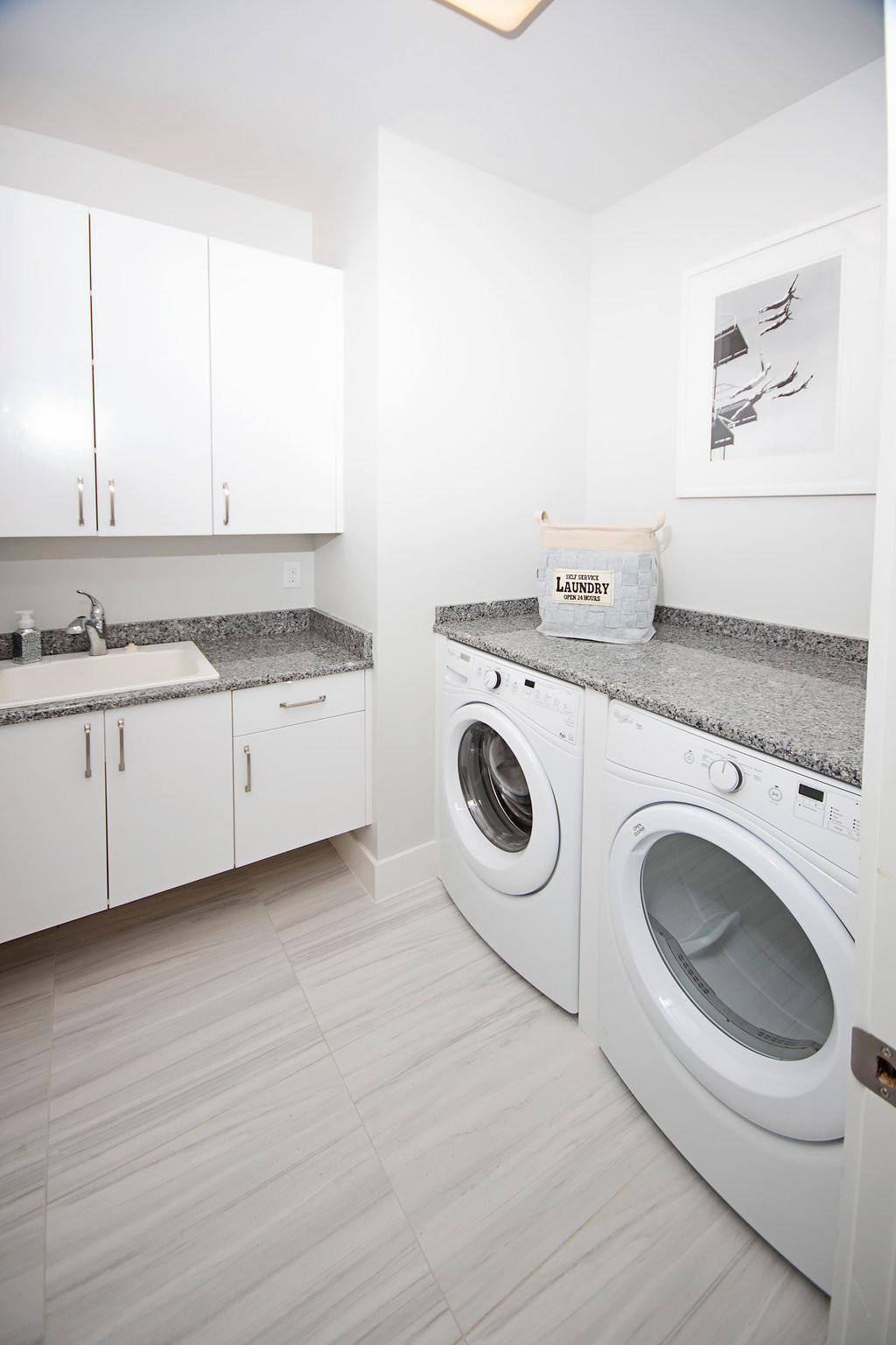 75 Beautiful Modern Marble Floor Laundry Room Pictures Ideas July 2021 Houzz