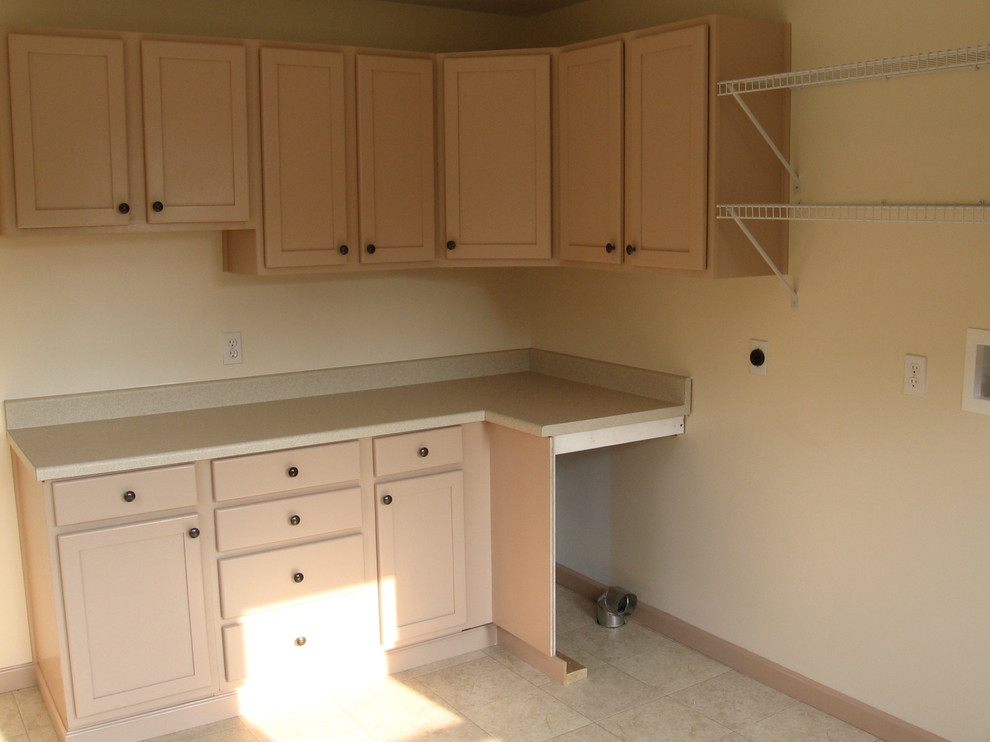 Example of a classic laundry room design in Baltimore