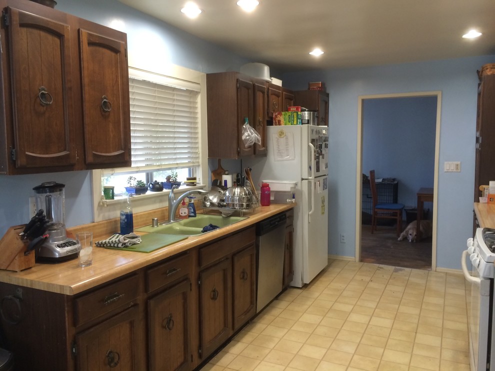 Altadena Kitchen/laundry area Contemporary Laundry Room Los Angeles by Eye for Detail