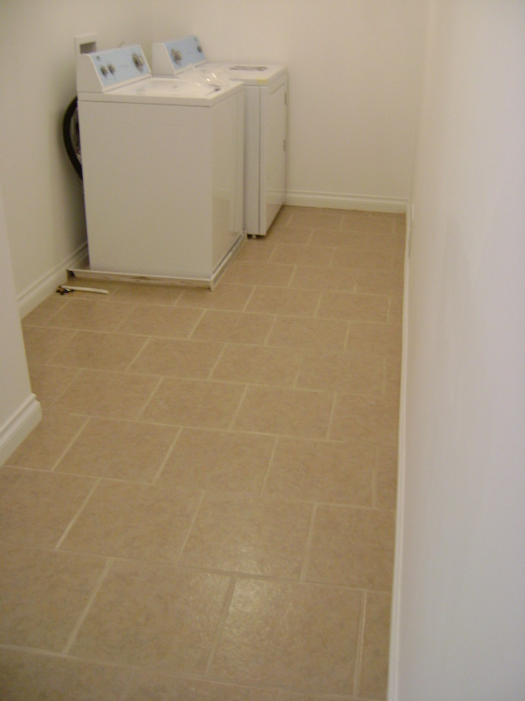 Example of a classic laundry room design in Detroit