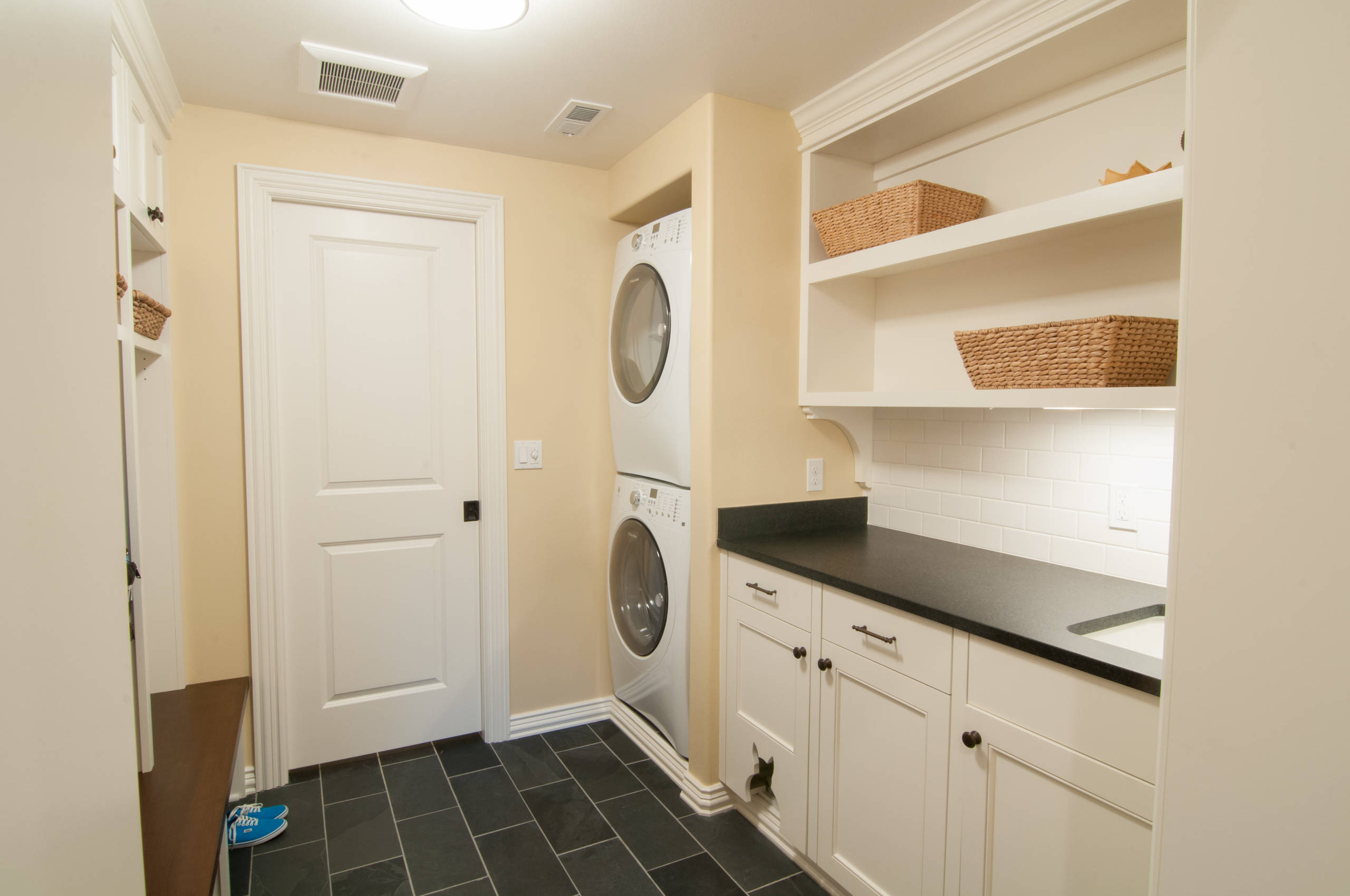 75 Small Laundry Room with a Stacked Washer/Dryer Ideas You'll Love -  January, 2024