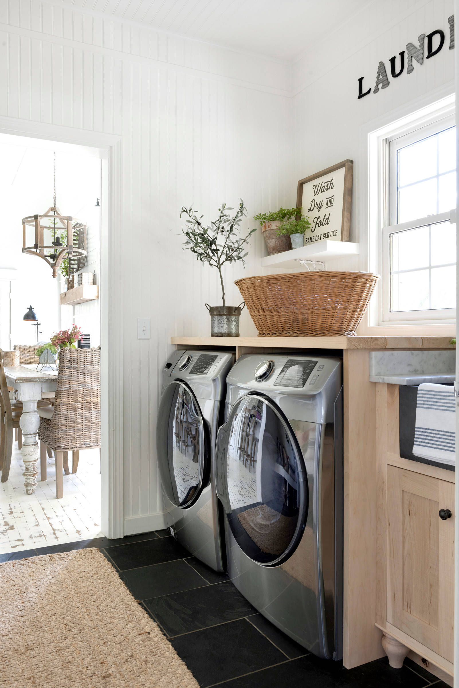 https://st.hzcdn.com/simgs/pictures/laundry-rooms/beautiful-chaos-farmhouse-beautiful-chaos-interior-design-and-styling-img~5061ceff0ce86e78_14-9756-1-a61fa67.jpg