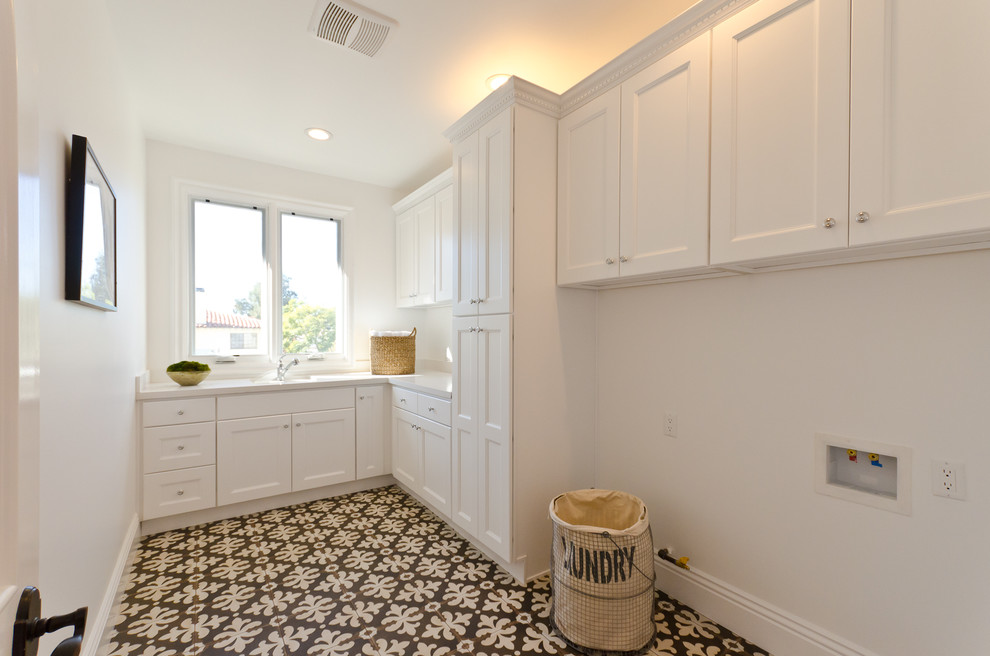 Photo of a traditional utility room in Los Angeles.