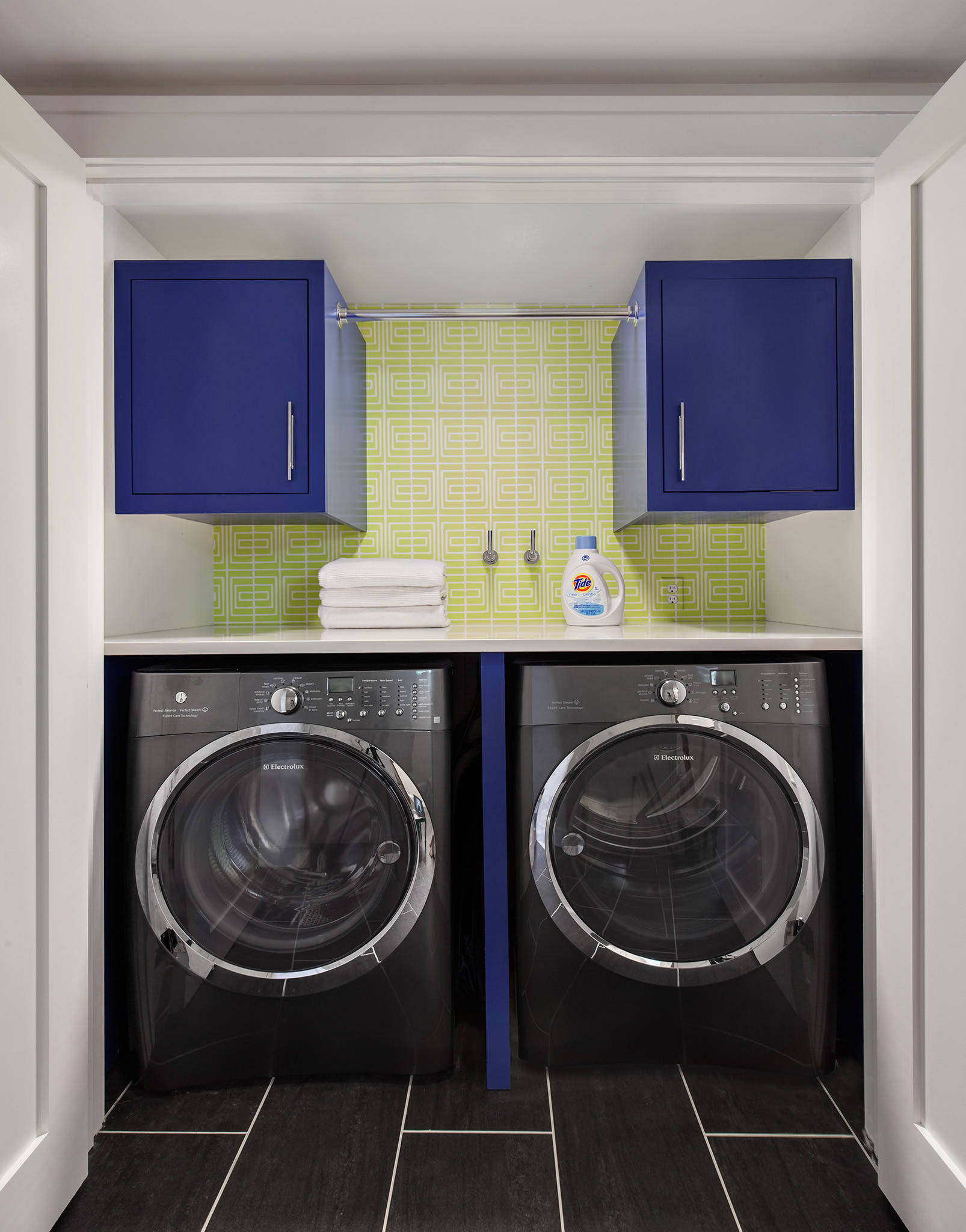 https://st.hzcdn.com/simgs/pictures/laundry-rooms/bolling-place-clean-design-img~9b31723e09c2a90a_14-5315-1-d232ccb.jpg