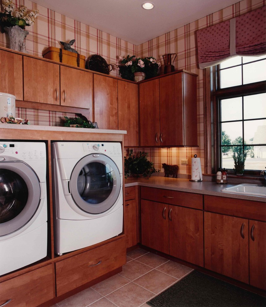 Design ideas for a traditional utility room in Chicago.