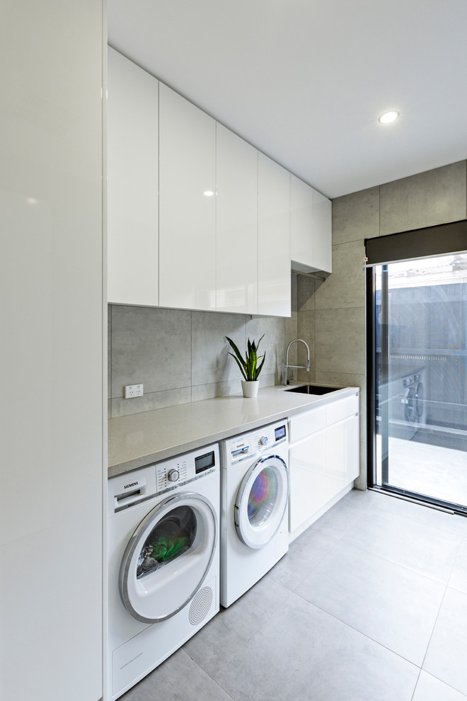 Inspiration for a modern utility room in Melbourne.