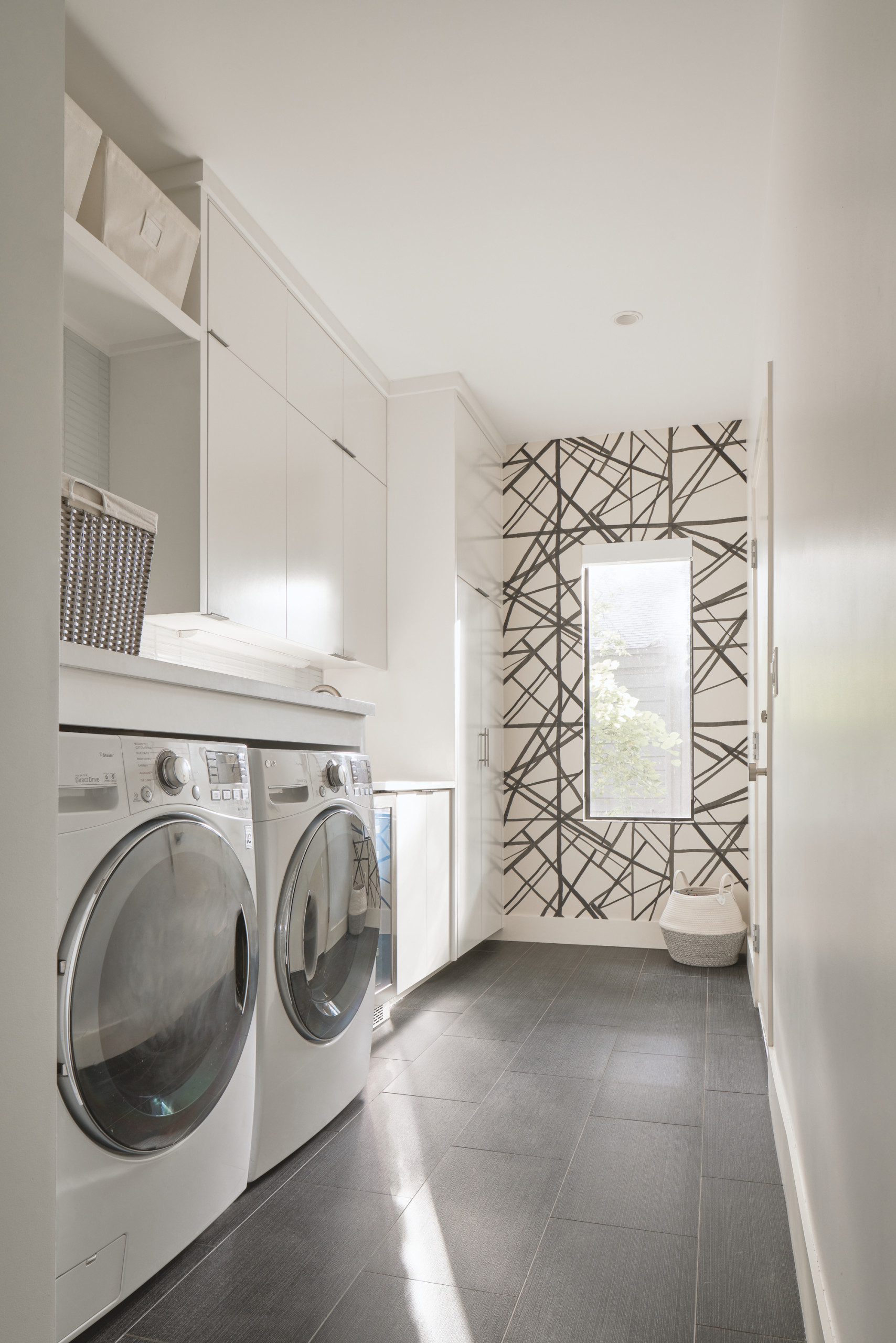 75 Beautiful Wallpaper Laundry Room Pictures Ideas July 2021 Houzz