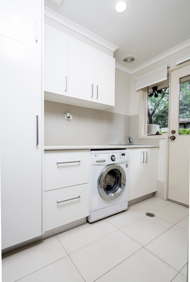 Design ideas for a contemporary utility room in Canberra - Queanbeyan.
