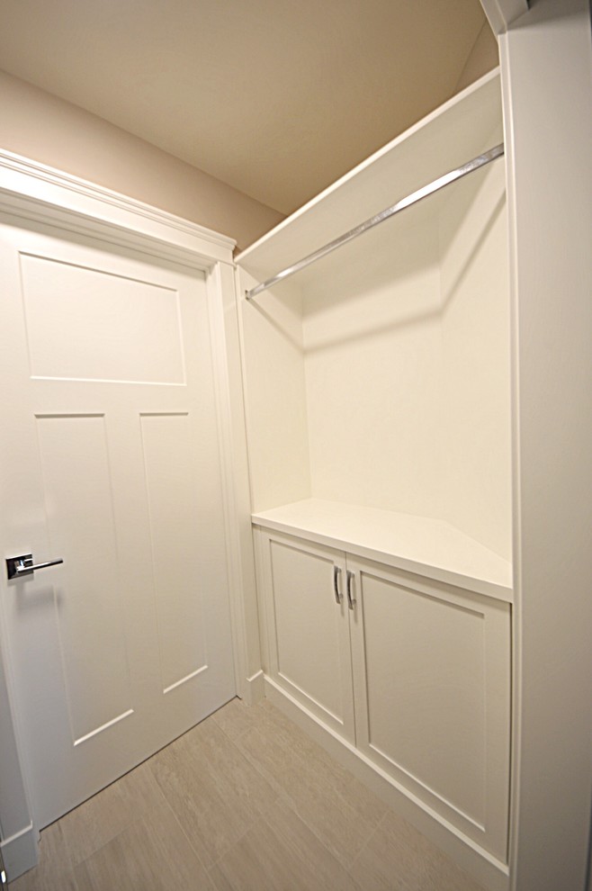Design ideas for a classic utility room in Calgary.