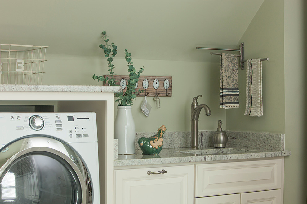 Example of a classic laundry room design in Atlanta
