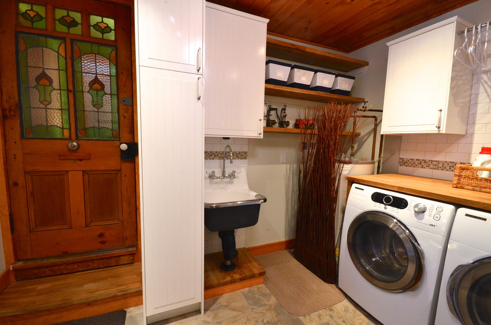 Laundry room - cottage laundry room idea in Ottawa