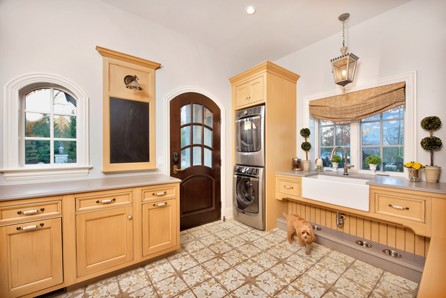 Kibble Time! Clever Cubbies and Drawers for Your Pet Food Station