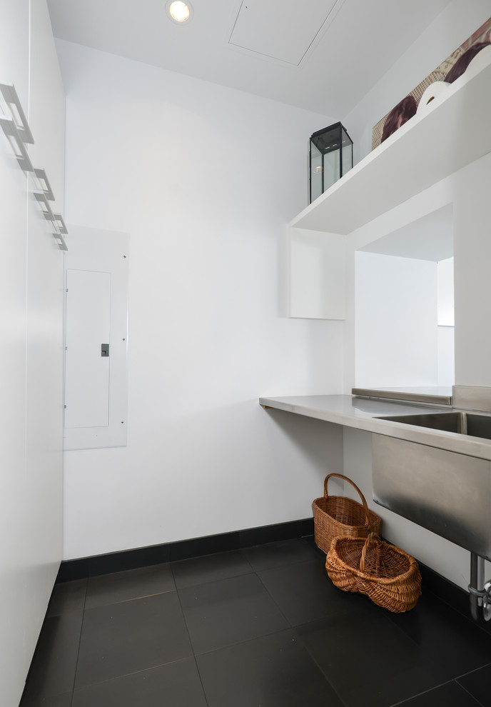 Design ideas for a contemporary utility room in Chicago.