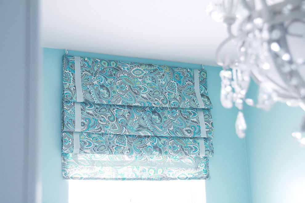 Example of an eclectic laundry room design in Detroit