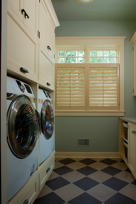 Example of a classic laundry room design in Grand Rapids