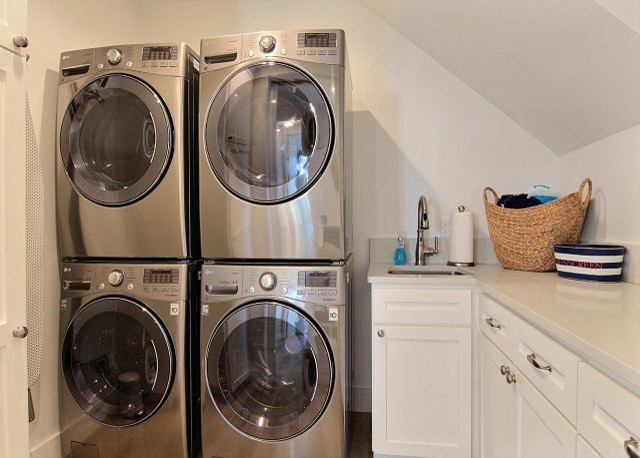 Laundry room - coastal laundry room idea in Austin