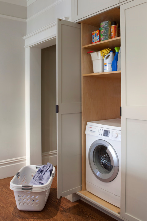 Example of a classic laundry room design in San Francisco