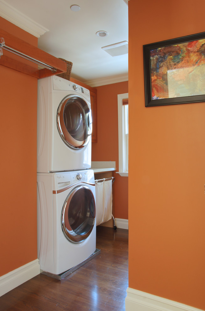 Esempio di una sala lavanderia chic di medie dimensioni