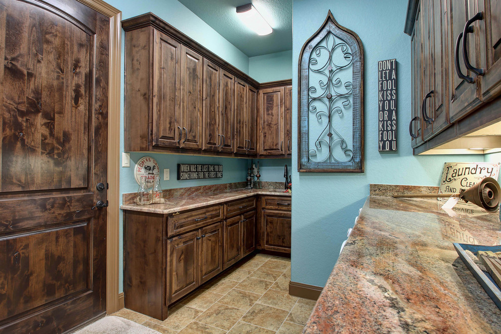 Example of a classic laundry room design in Austin