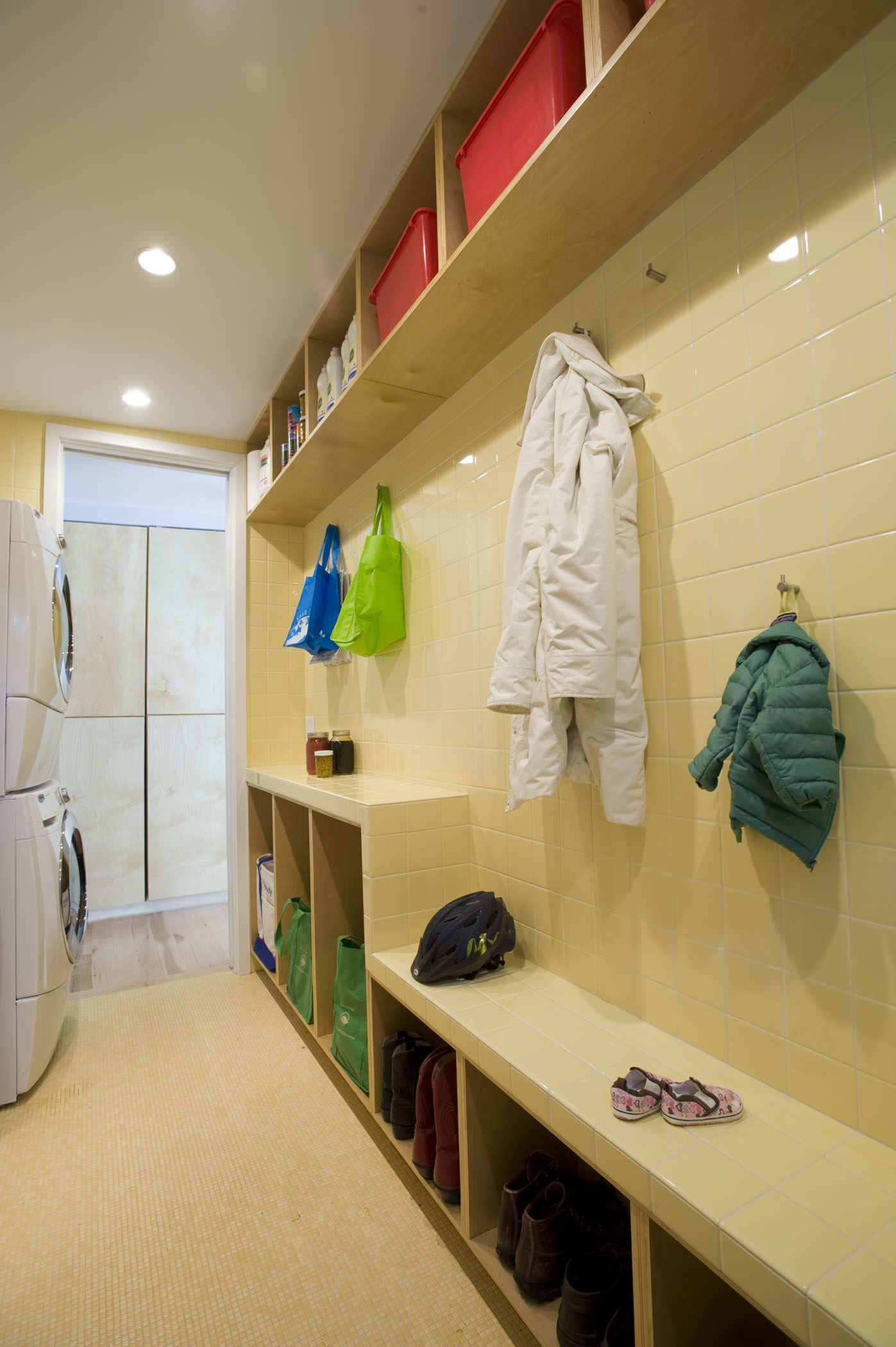 https://st.hzcdn.com/simgs/pictures/laundry-rooms/contemporary-by-mcmillan-builders-mcmillan-builders-design-build-img~8b21bd870f43df61_14-7970-1-0b1e975.jpg