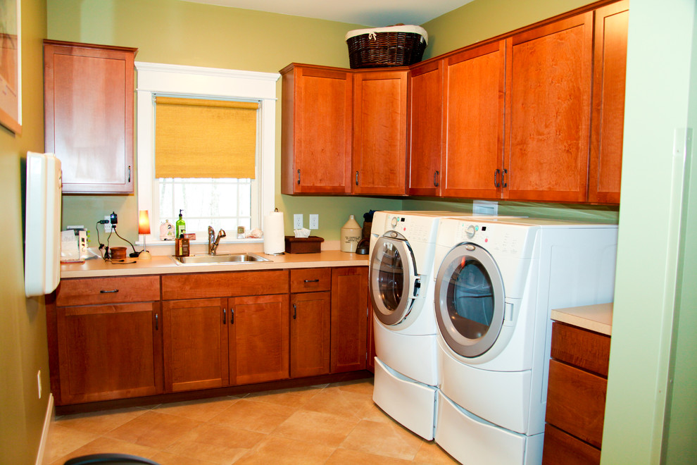 Photo of a traditional utility room in Philadelphia.