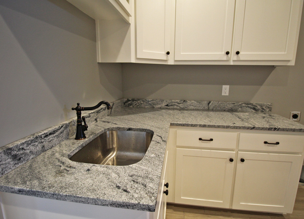 Example of a classic laundry room design in Kansas City