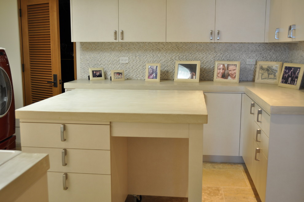 This is an example of a contemporary utility room in Orange County.