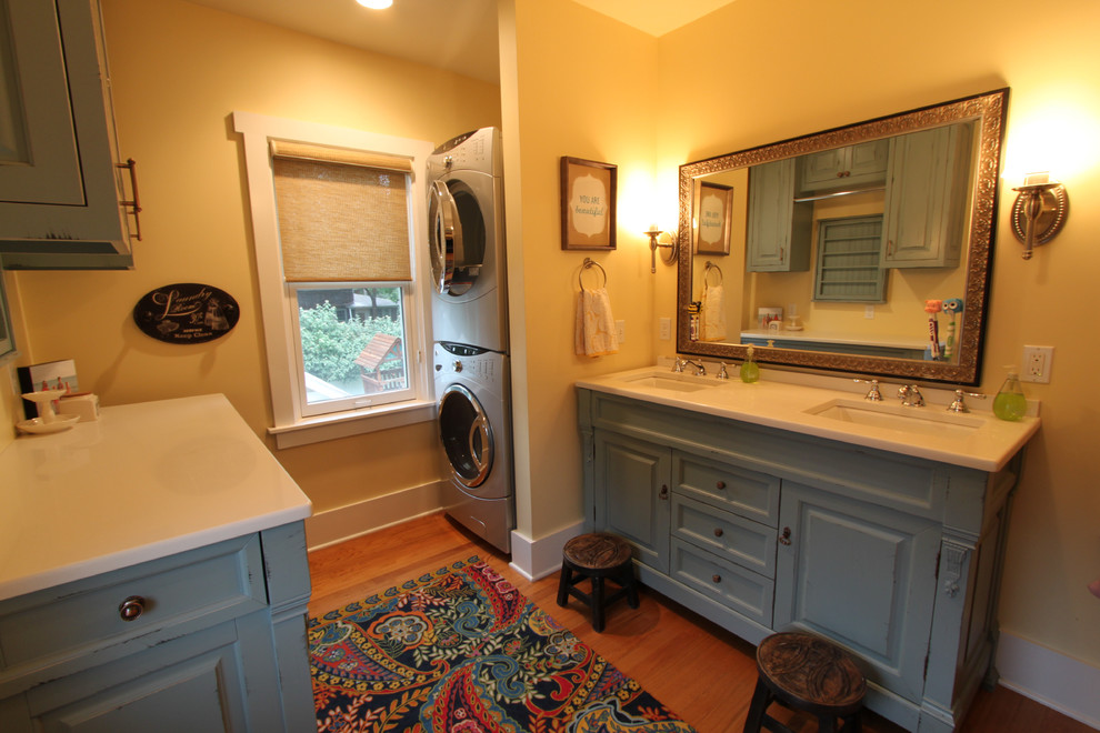 Example of an arts and crafts laundry room design in Omaha