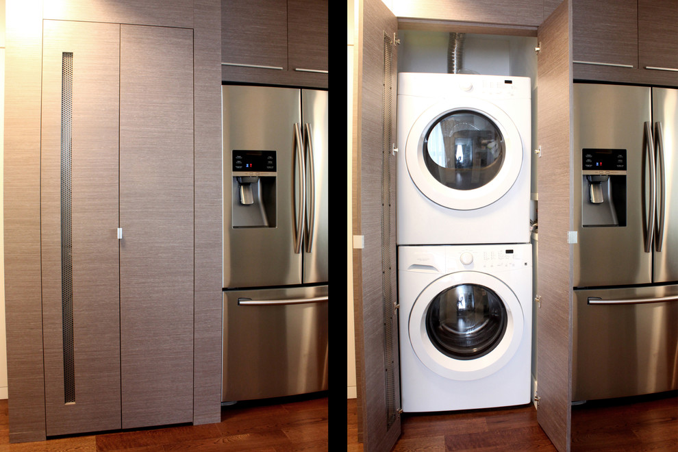 This is an example of a contemporary utility room in Vancouver.