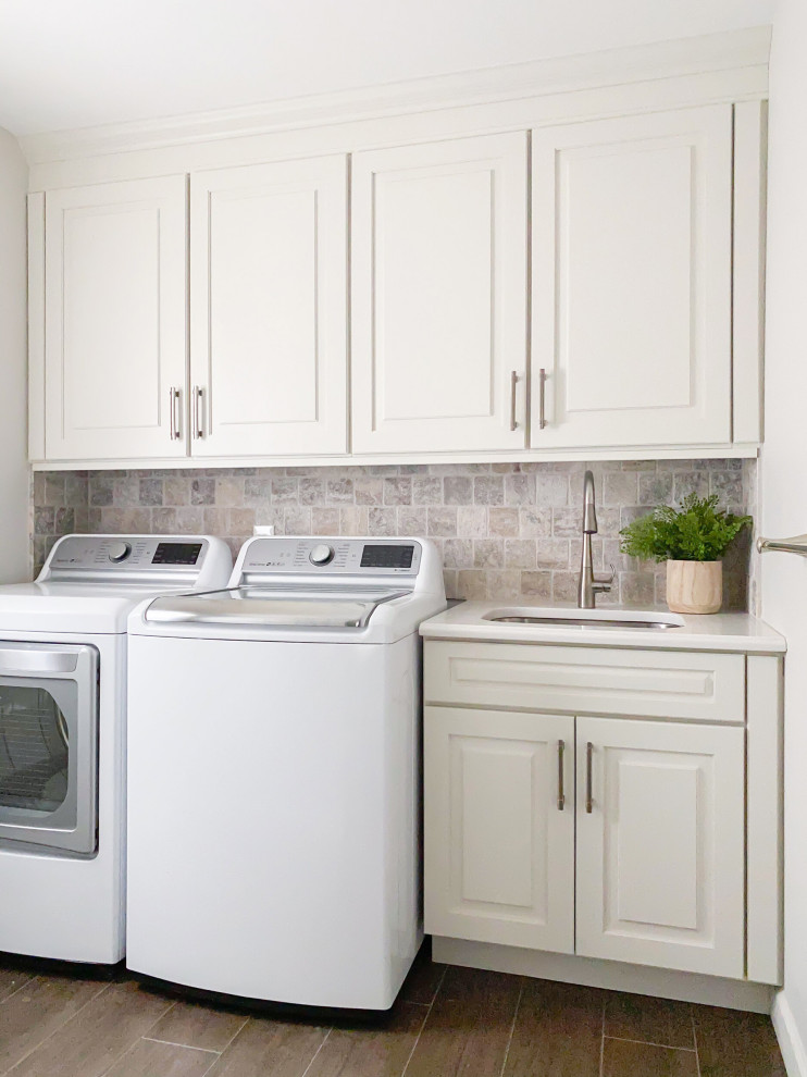 Laundry room - traditional laundry room idea in Detroit