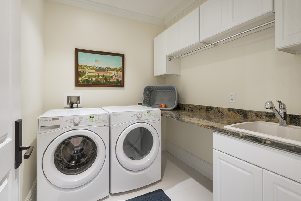Example of an eclectic laundry room design in Orlando