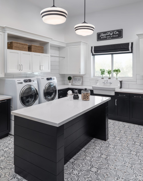 Monochrome Magic: Black Shaker Cabinets with White Upper Shaker Cabinets