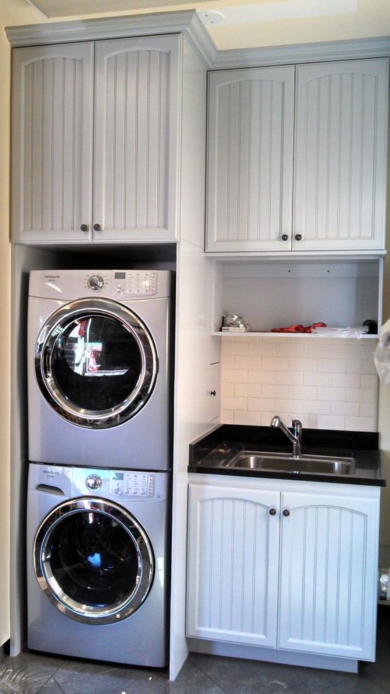 Example of a classic laundry room design in Orange County